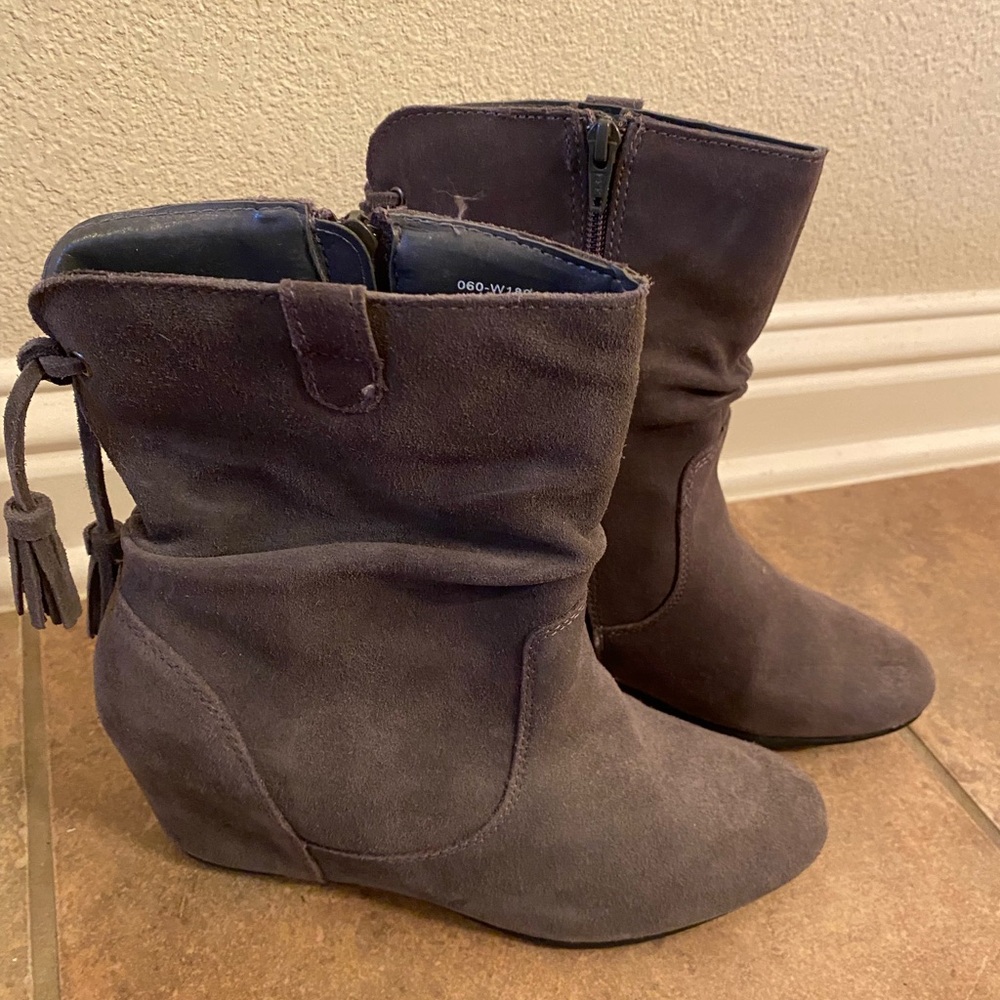 White Mountain Gray Ankle Booties with Suede Texture and Zipper